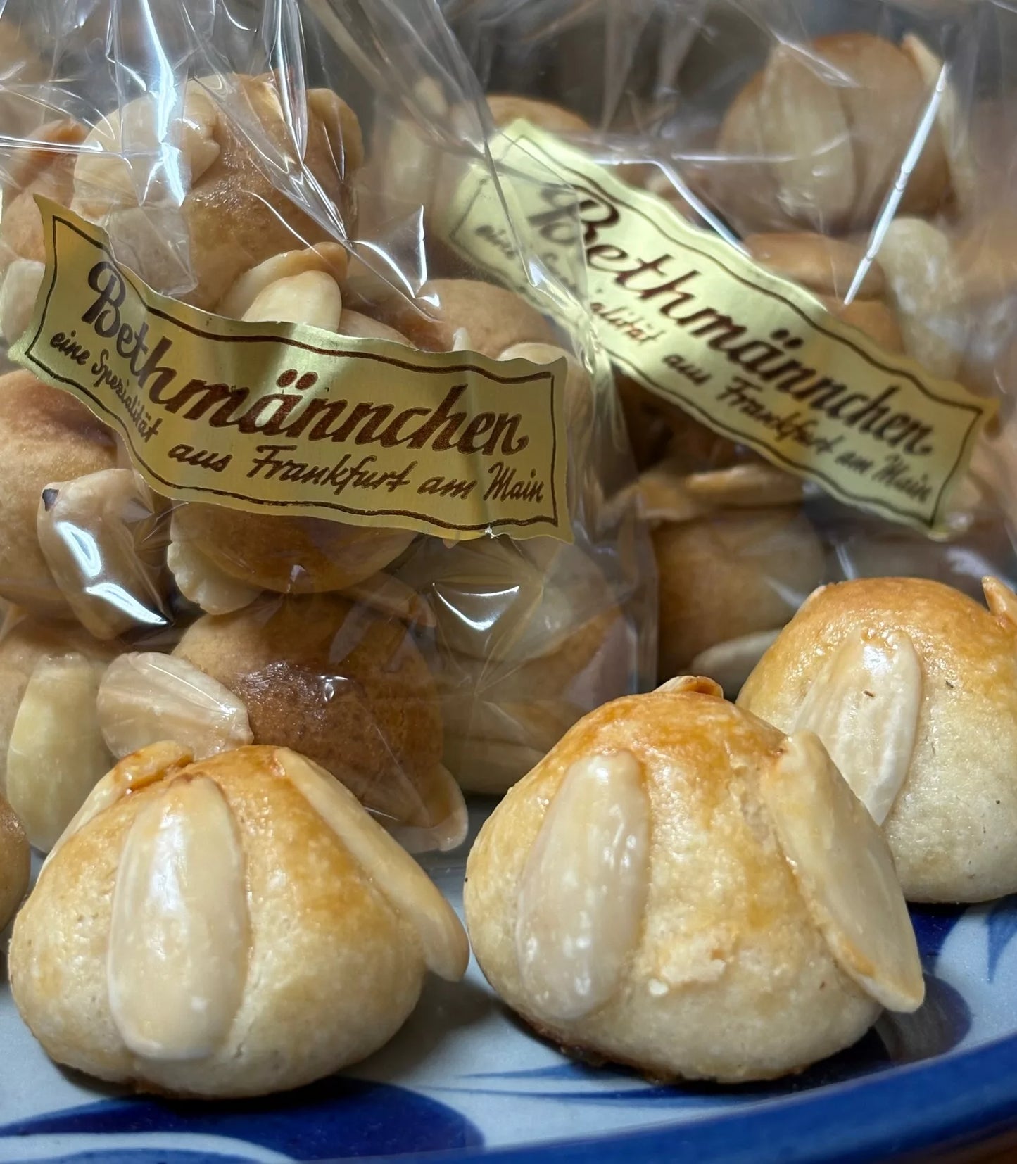 Original Frankfurter Bethmännchen online bestellen. Exklusive Geschenke für Geschäftspartner und Kunden. #Bethmännchen #Geschenke #Frankfurt #Geschenkeonline