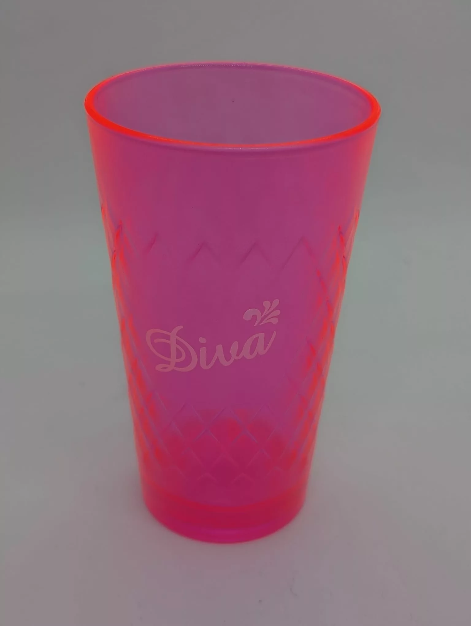0,25L DIVA Gerippte in neon-pink bei Bembeltown