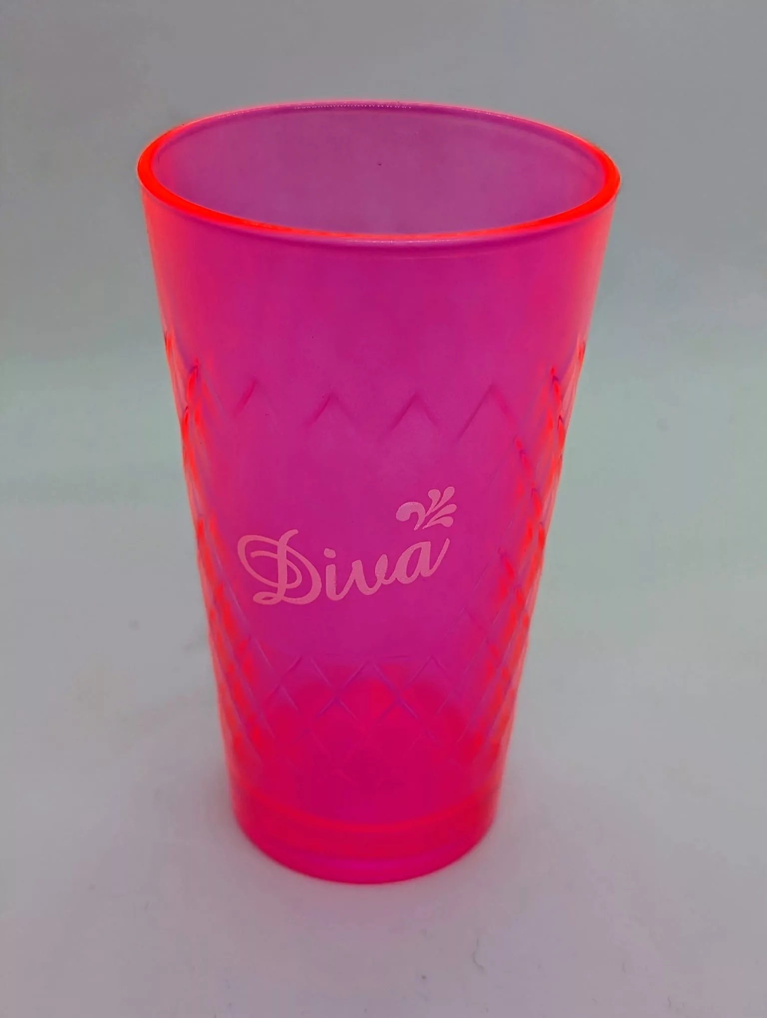 DIVA Gerippte in Neon-Pink 0,25L by Bembeltown